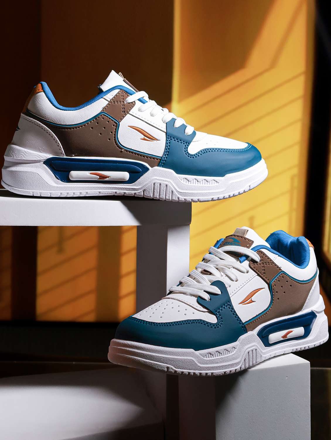 men color block lace up sneaker