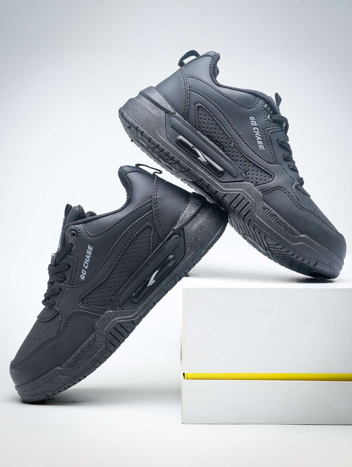 men solid lace up sneaker