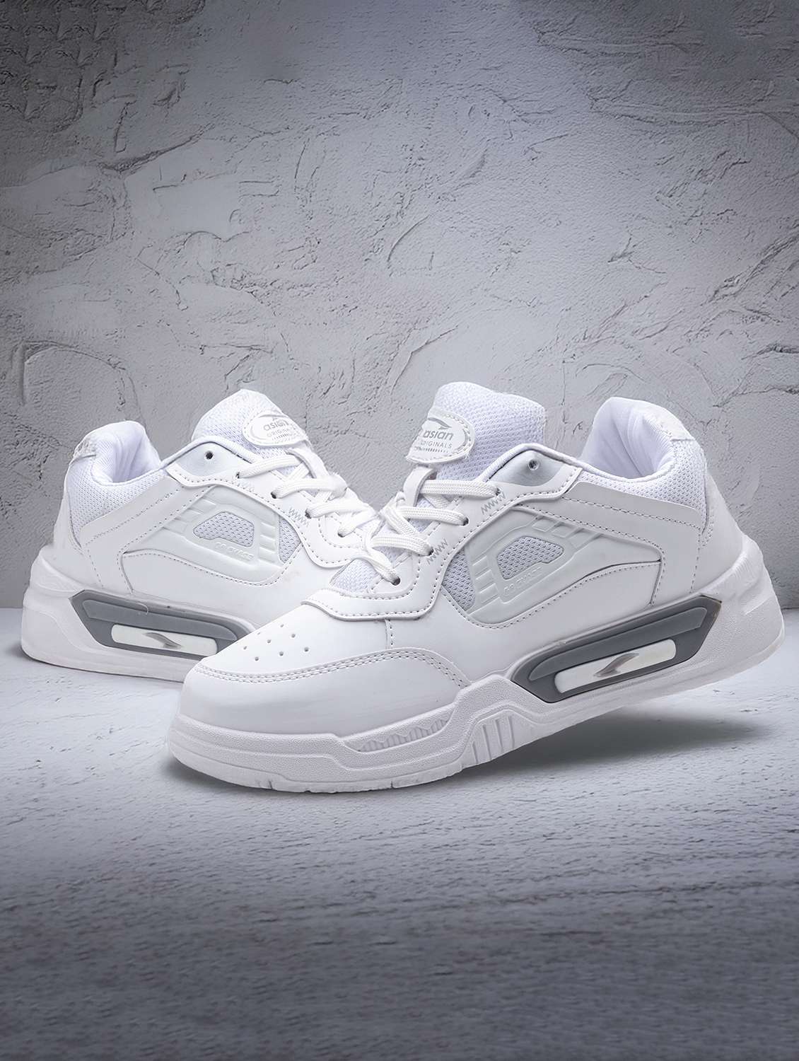 men solid lace up sneaker