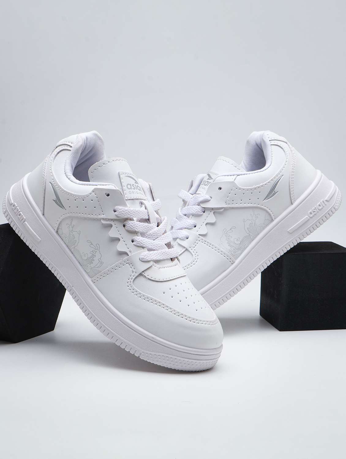 men solid lace up sneaker