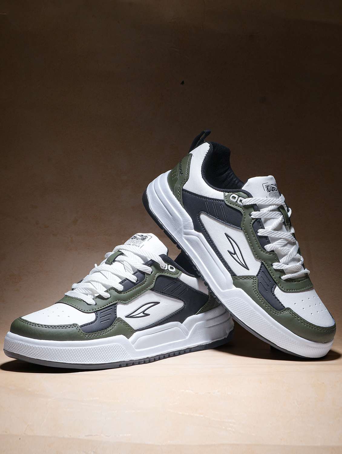 men color block lace up sneaker