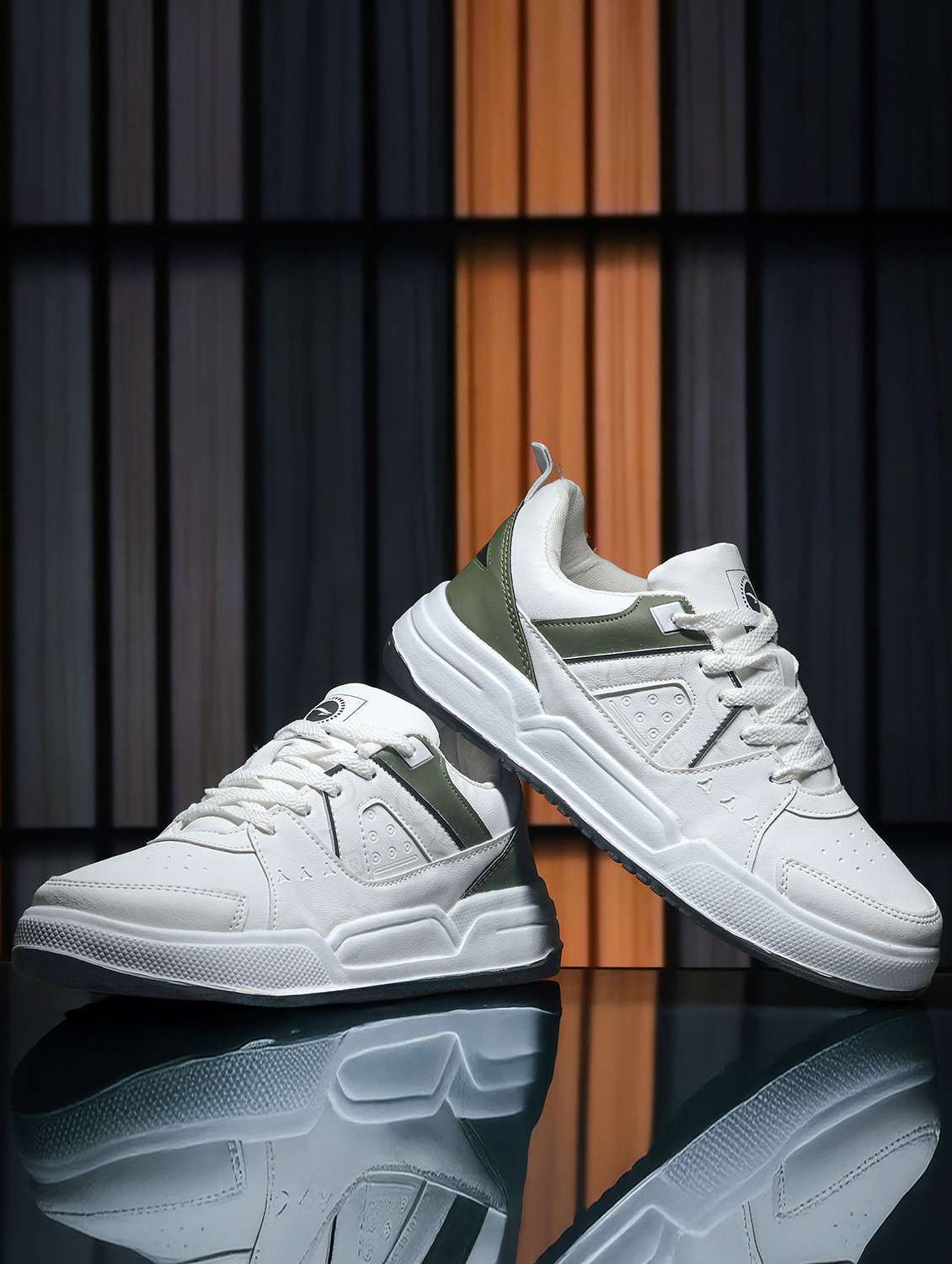 men color block lace up sneaker