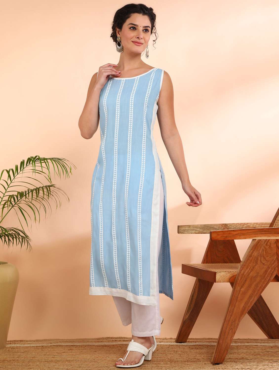 women striped sleeveless straight kurta