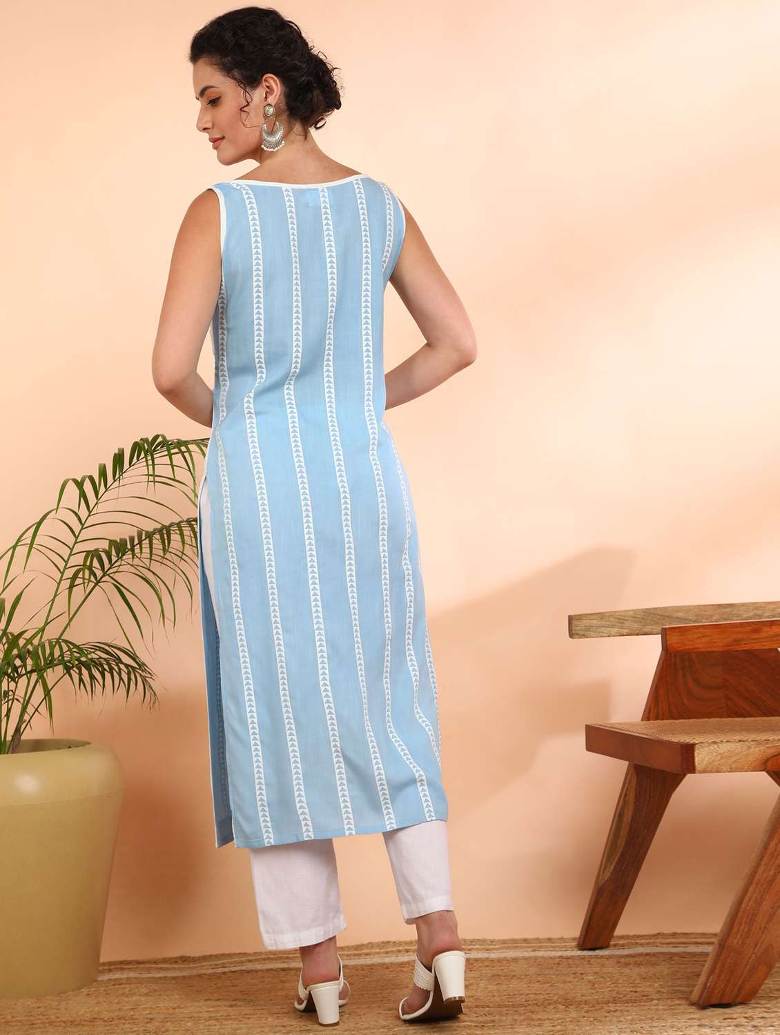 women striped sleeveless straight kurta - 22406964 -  Standard Image - 3