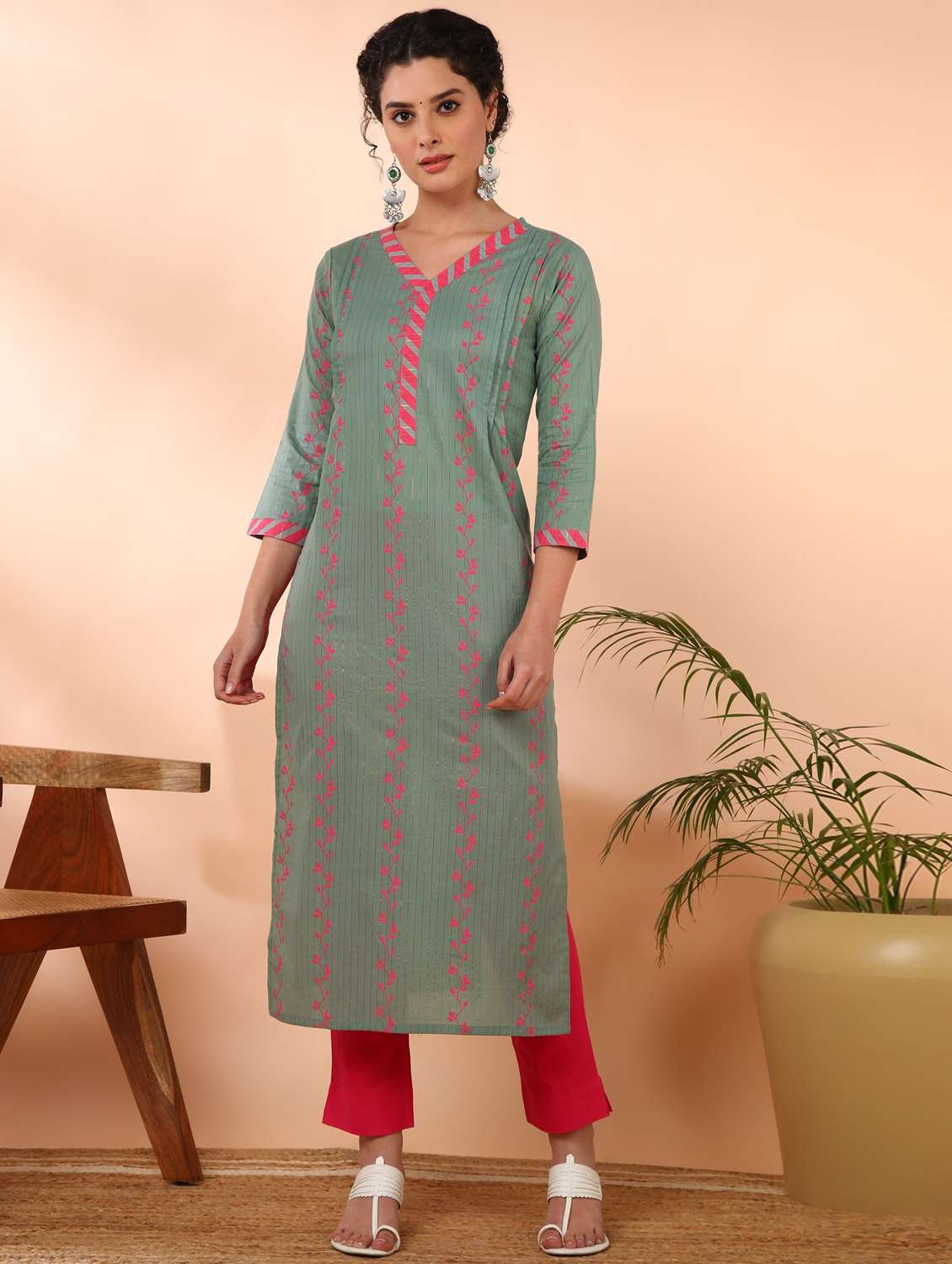 women floral printed three quarter sleeve straight kurta