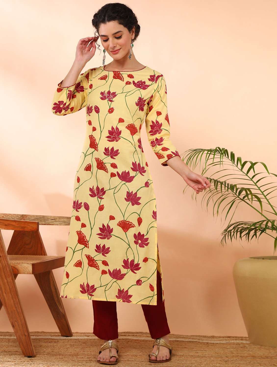 women floral printed three quarter sleeve straight kurta