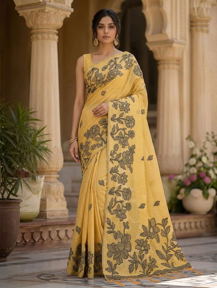 women self design bordered saree with blouse