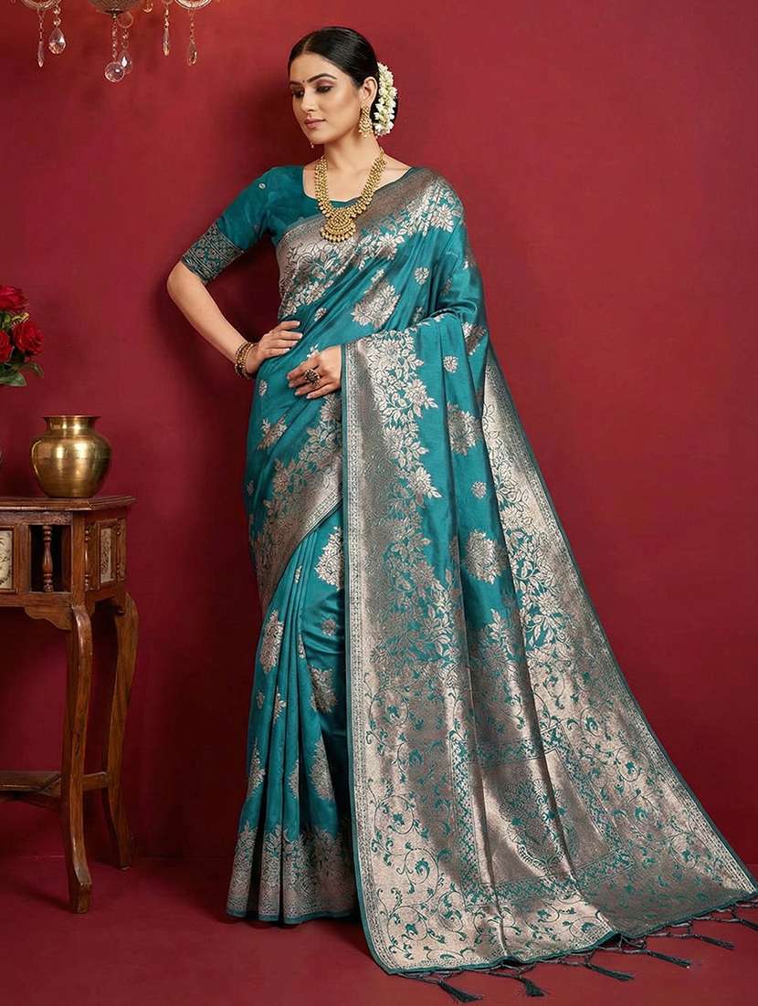 women self design banarasi saree with blouse