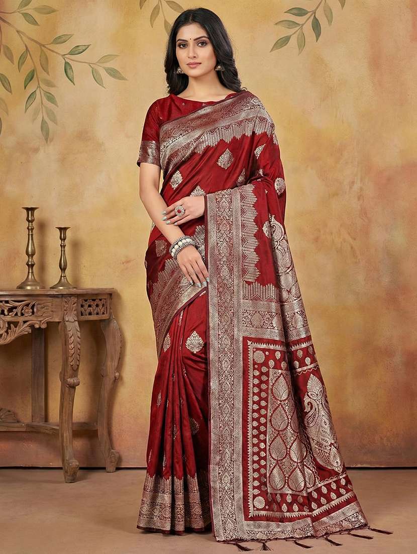 women self design banarasi saree with blouse