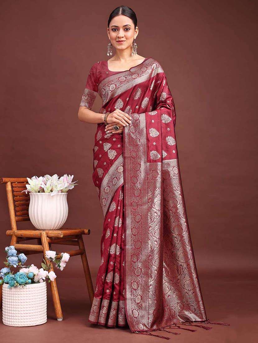 women self design banarasi saree with blouse