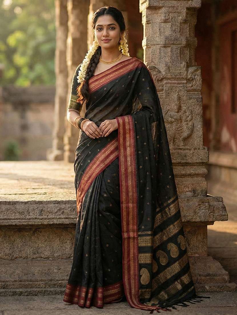 women self design bordered saree with blouse