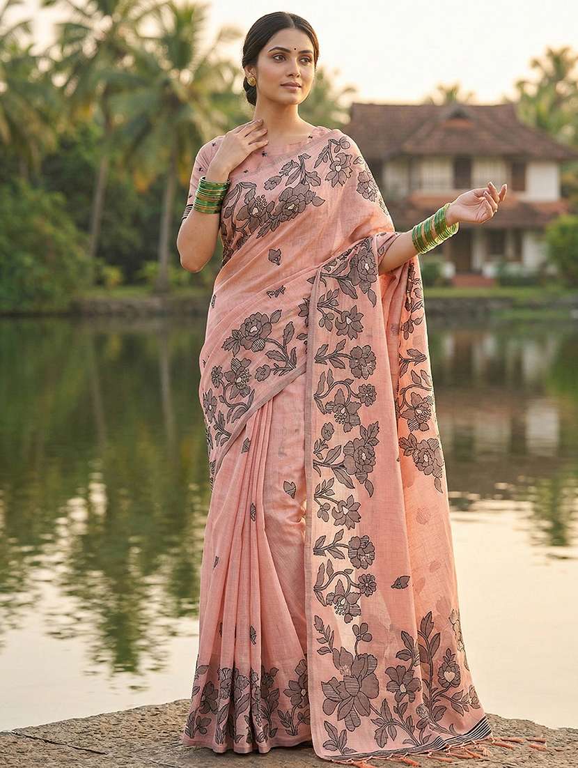 women self design bordered saree with blouse