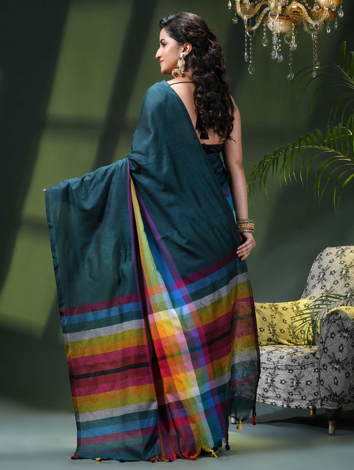women striped printed saree - 22419795 -  Standard Image - 3