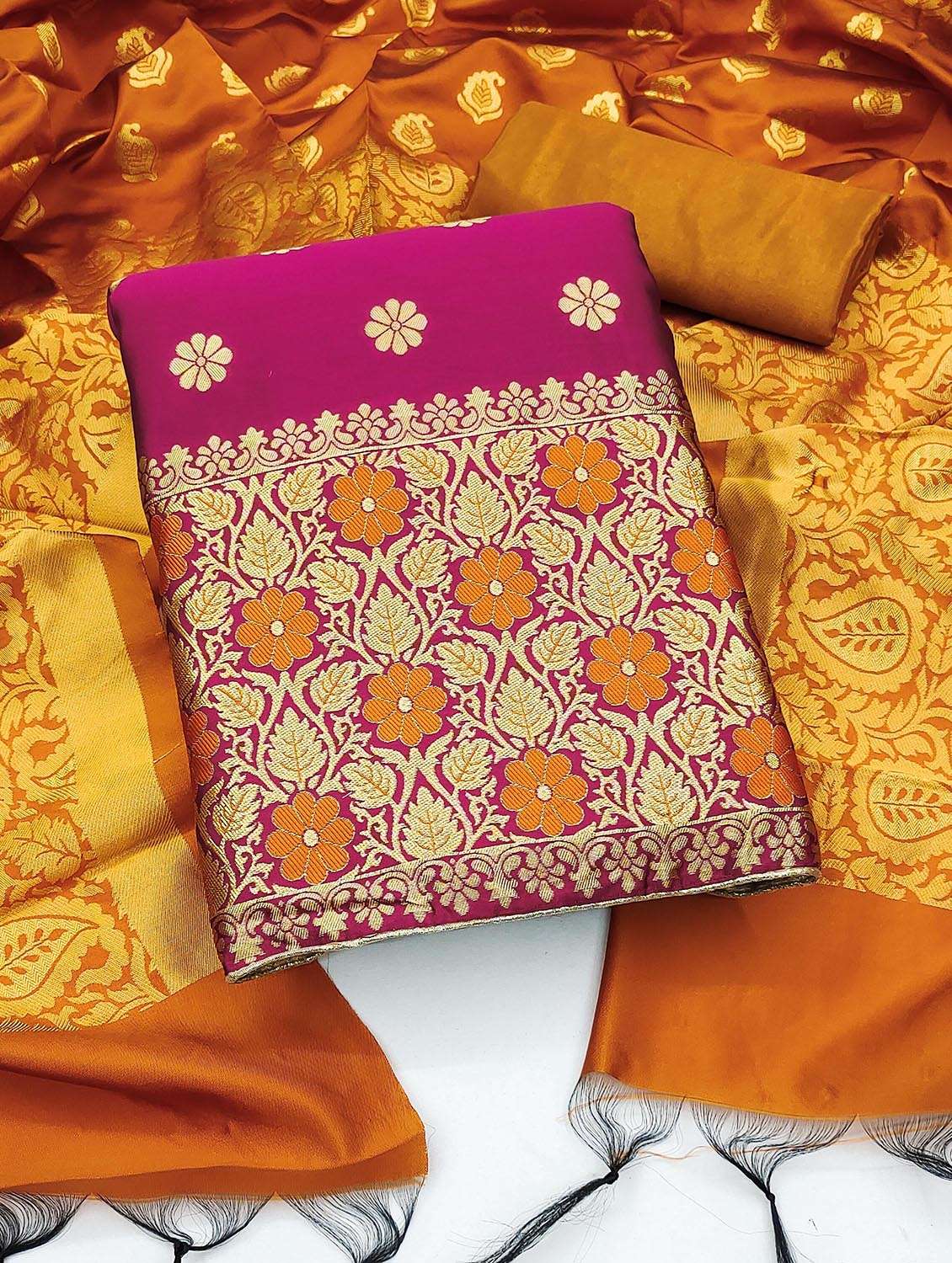 women self design unstitched suit set