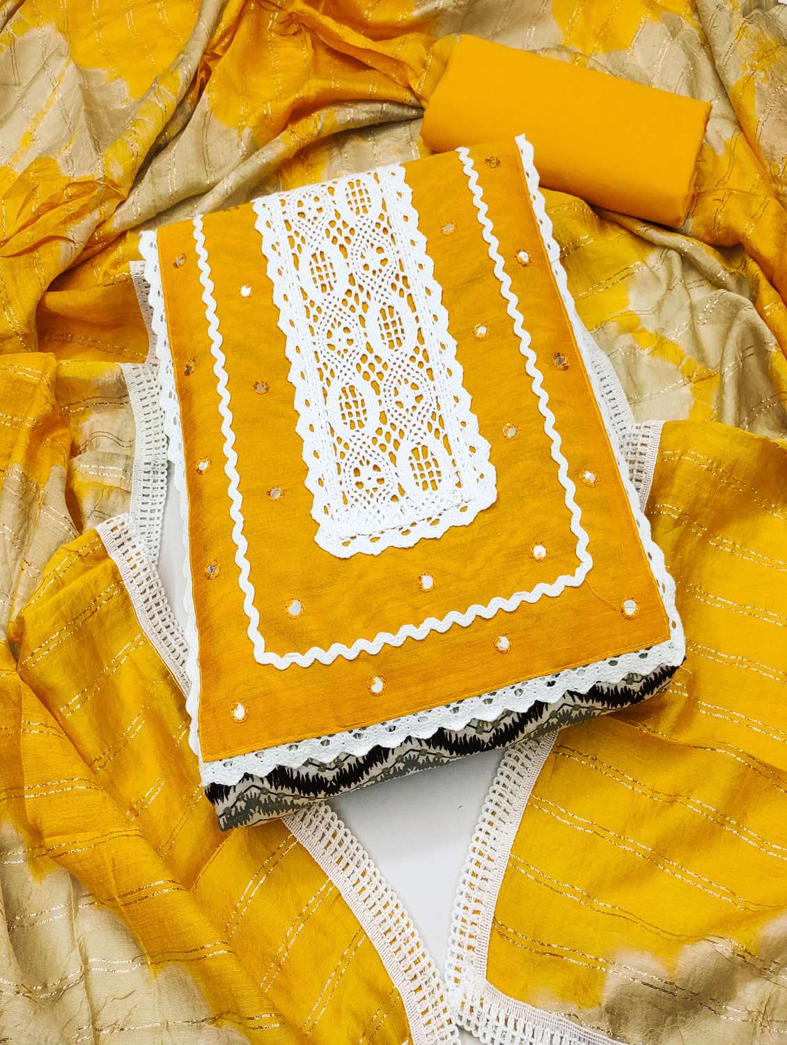 women printed unstitched suit set