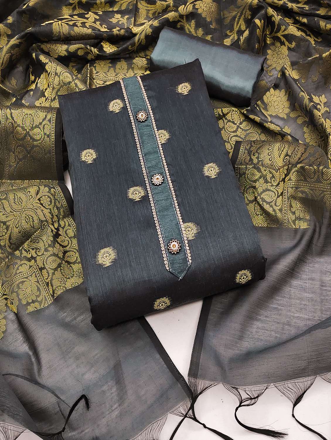 women self design unstitched suit set