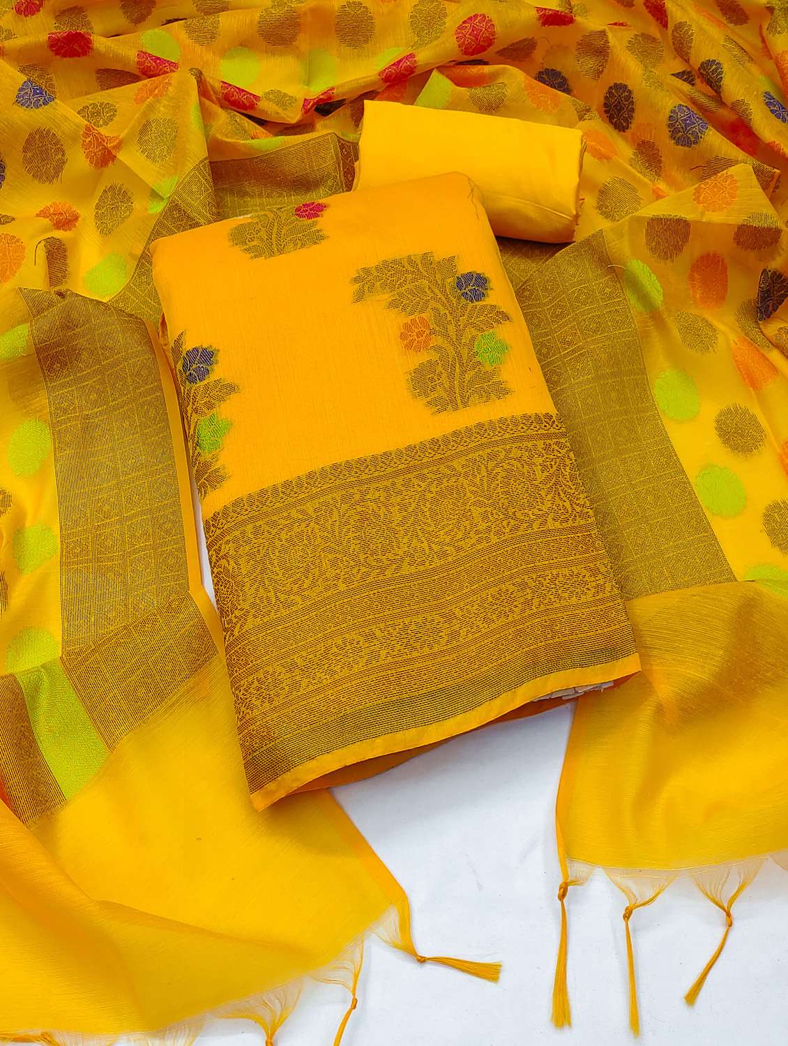 women self design unstitched suit set