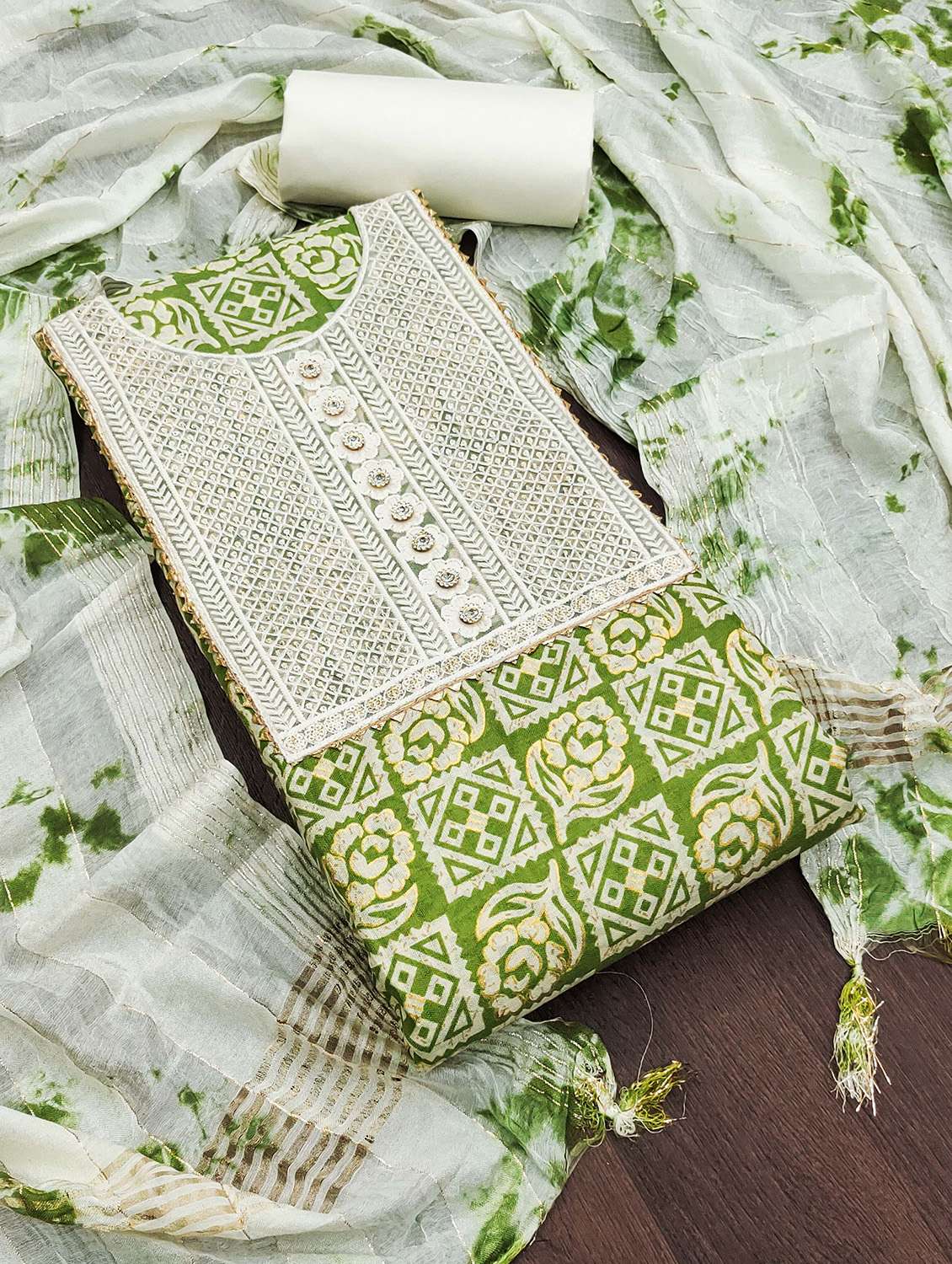 women printed unstitched suit set