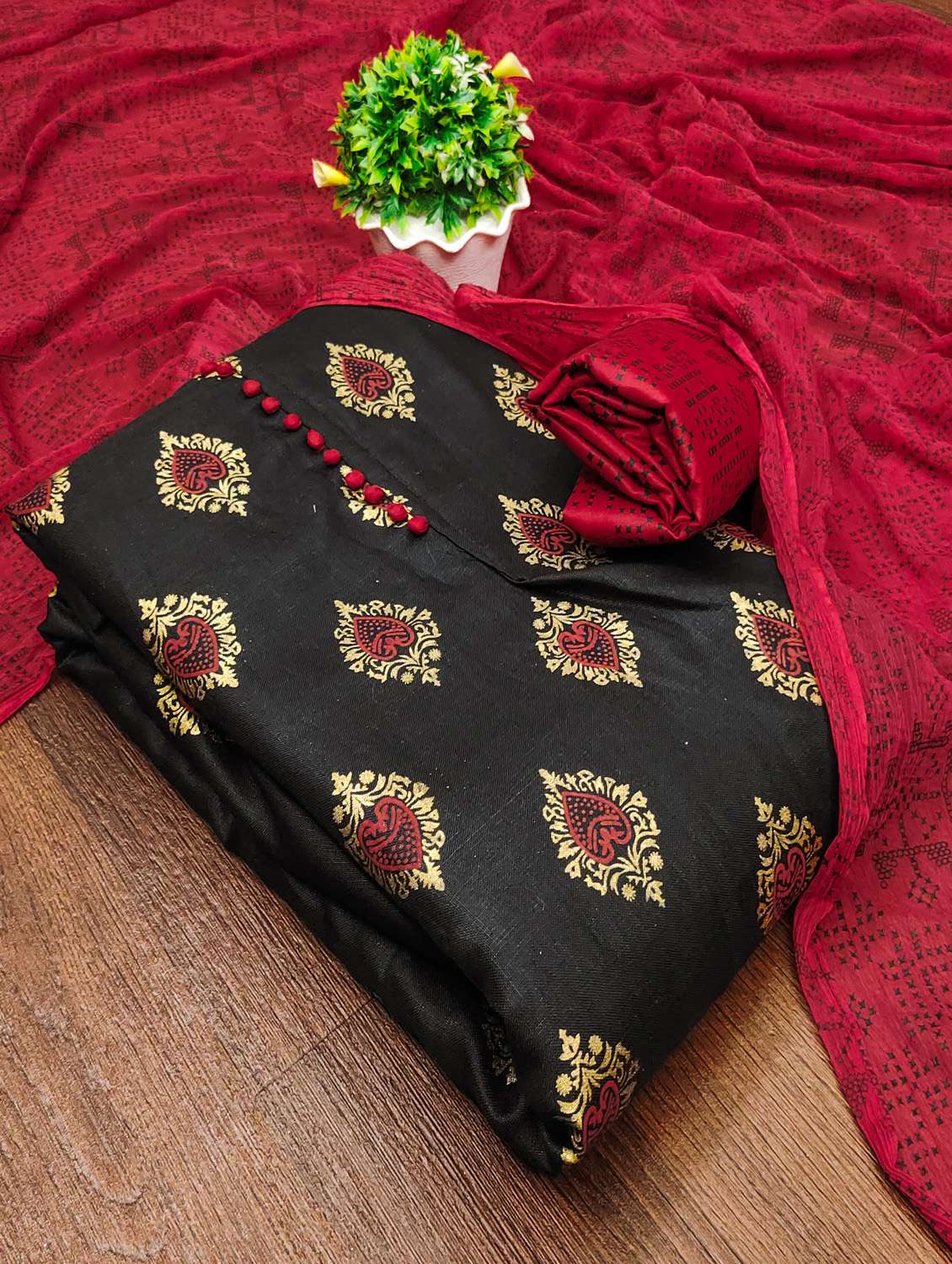 women printed unstitched suit set