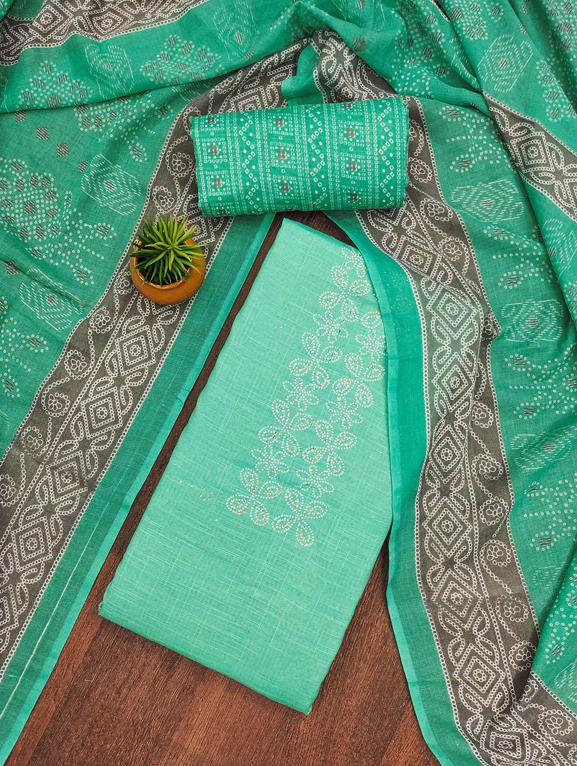 women printed unstitched suit set