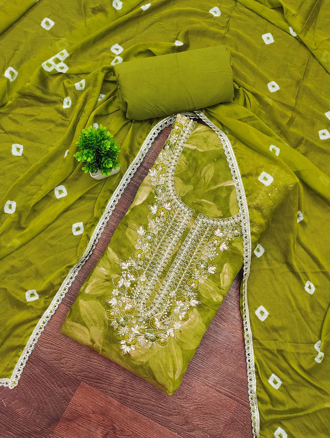 women printed unstitched suit set
