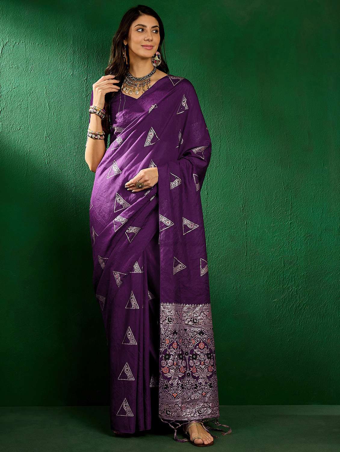 women self design banarasi saree with blouse