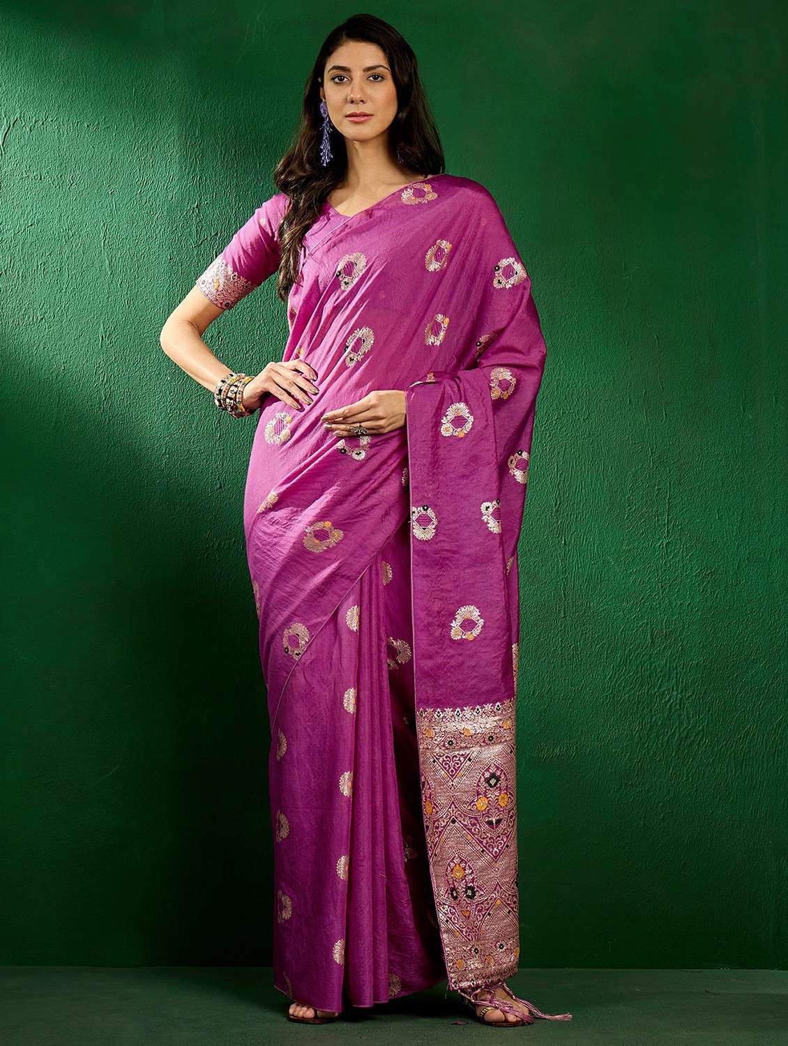 women self design banarasi saree with blouse