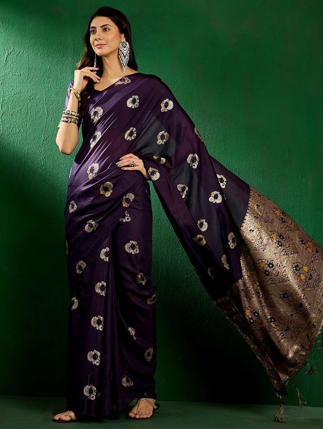 women self design banarasi saree with blouse