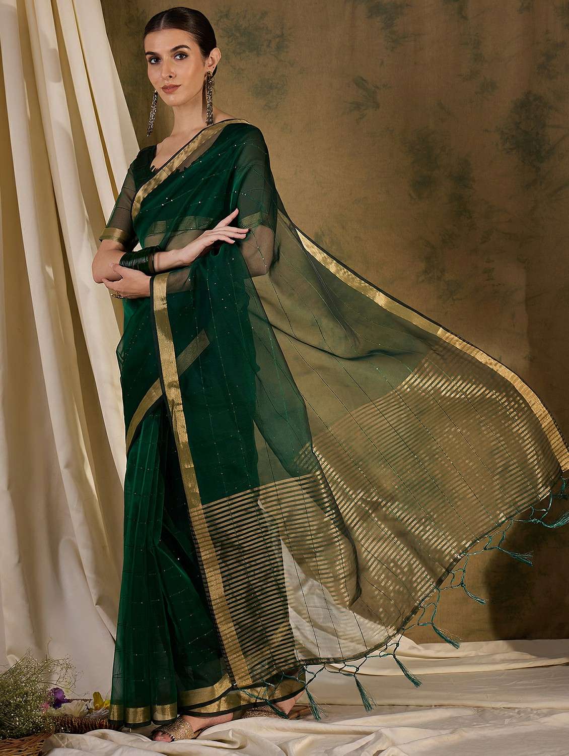 women solid with work bordered saree with blouse - 22424326 -  Standard Image - 3