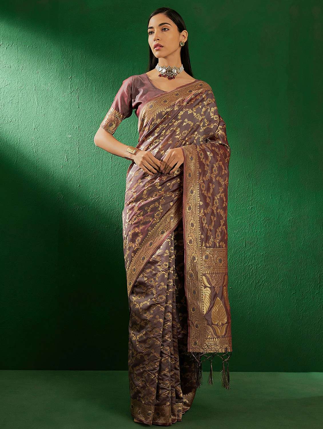 women self design banarasi saree with blouse