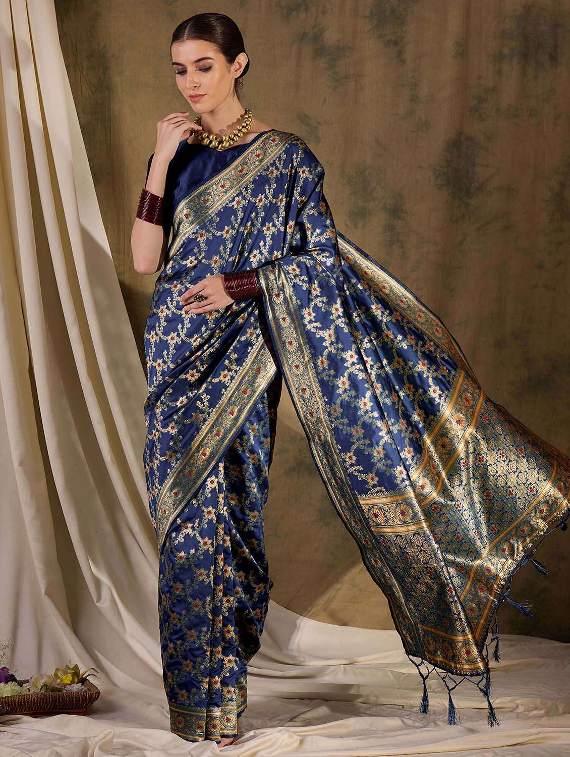 women self design banarasi saree with blouse