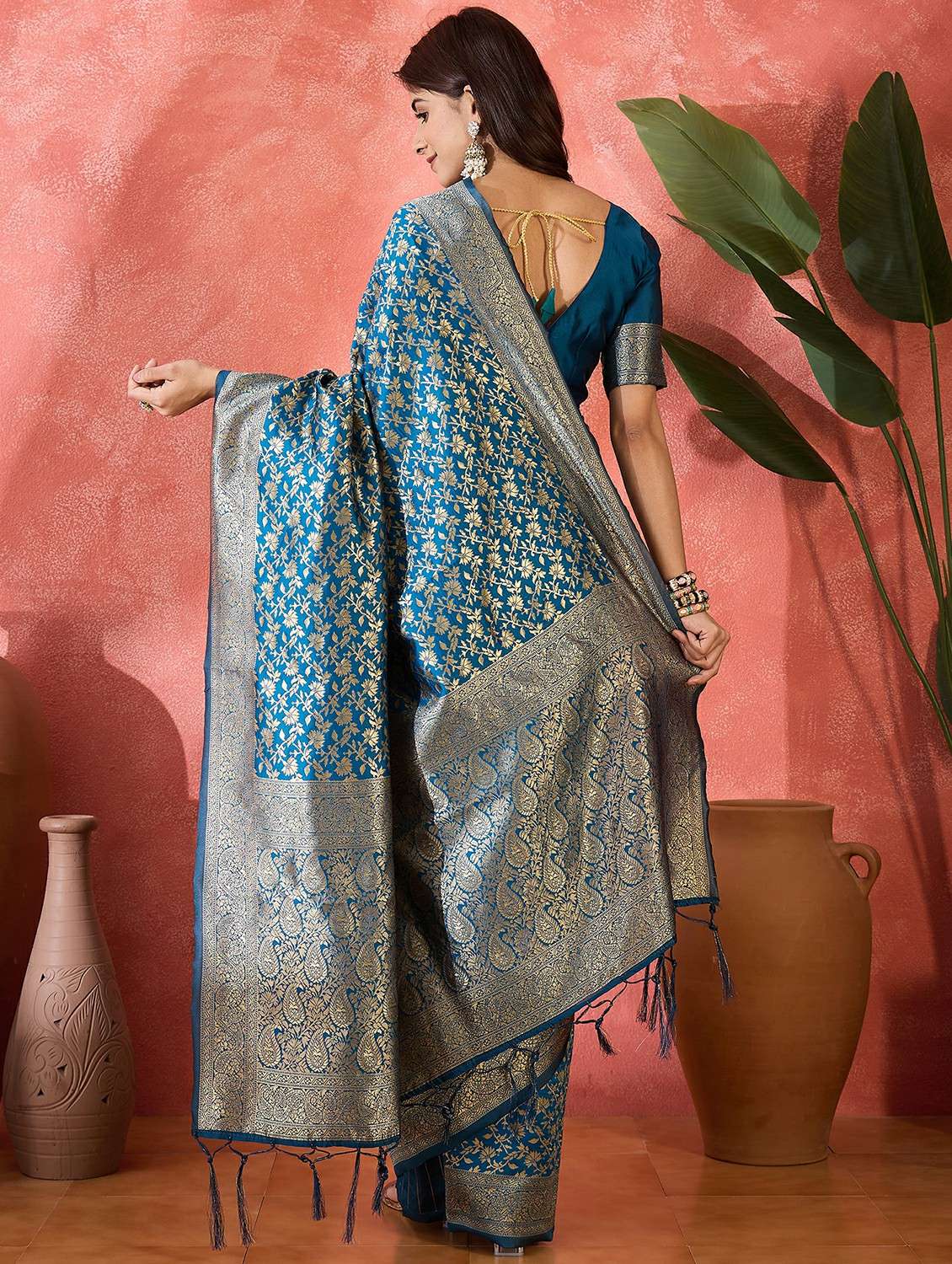 women self design banarasi saree with blouse - 22424677 -  Standard Image - 3