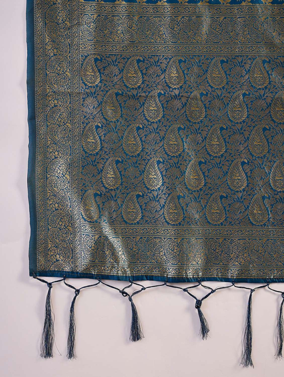 women self design banarasi saree with blouse - 22424677 -  Standard Image - 5