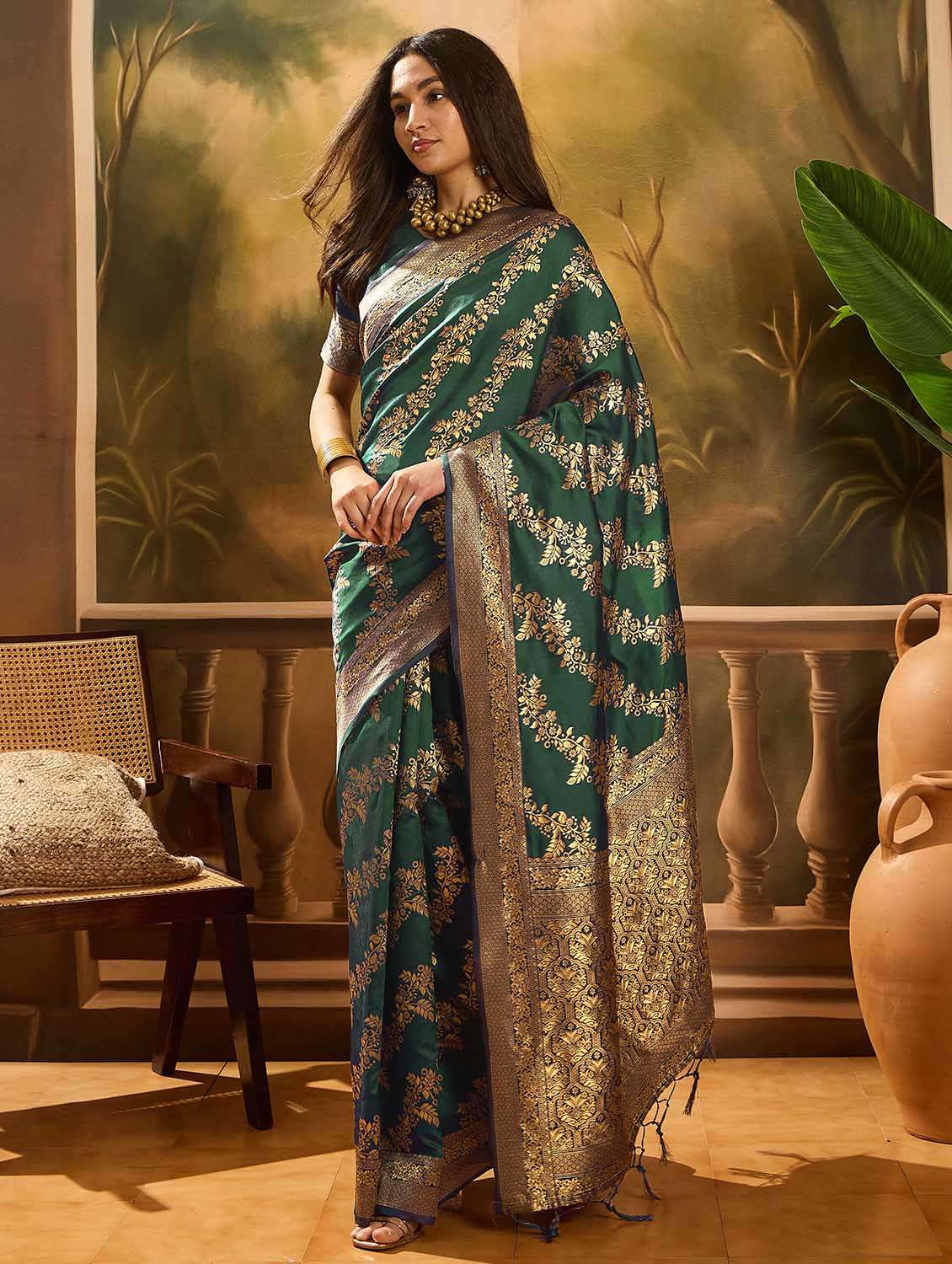 women self design banarasi saree with blouse