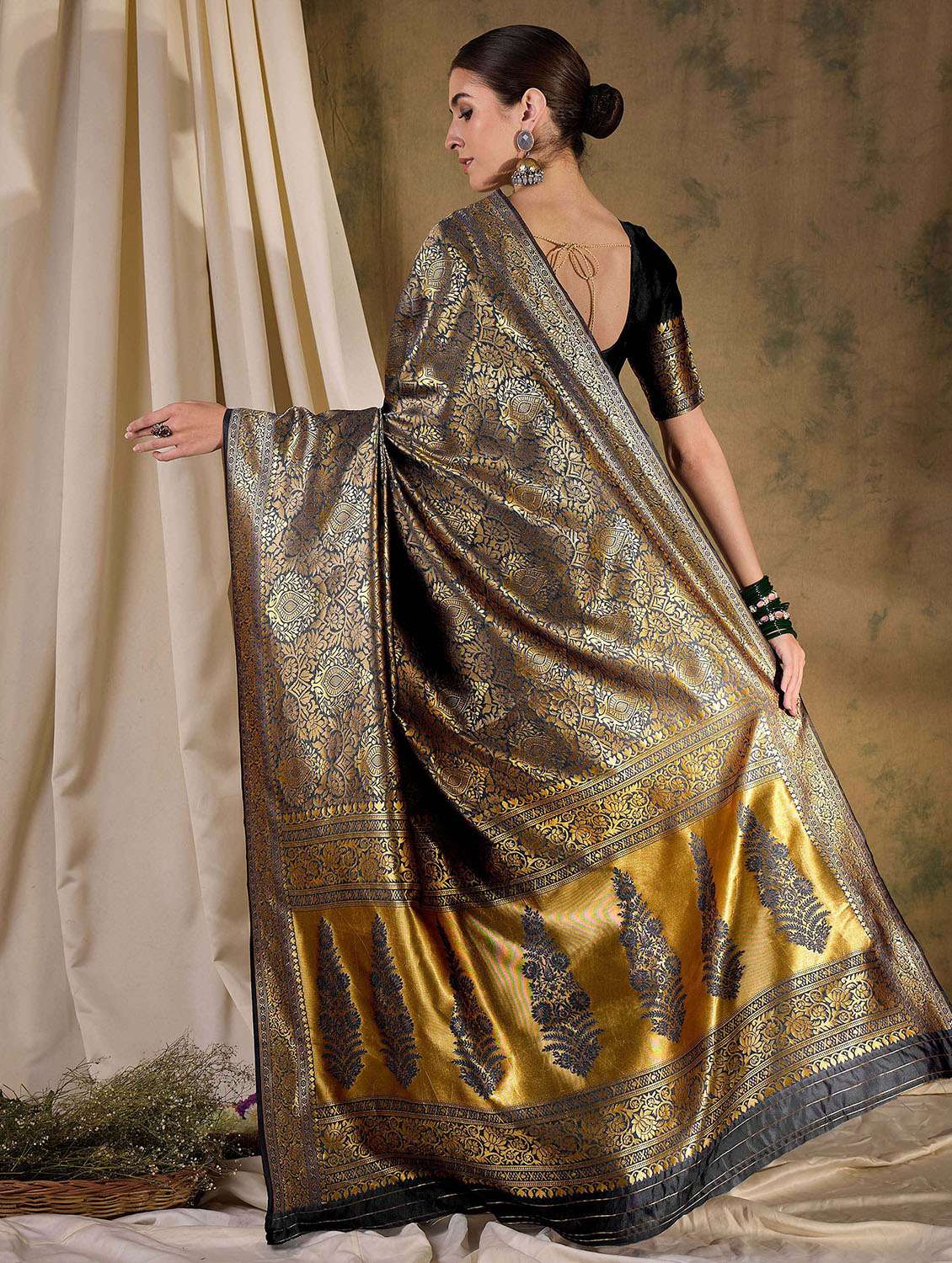 women self design banarasi saree with blouse - 22424691 -  Standard Image - 3
