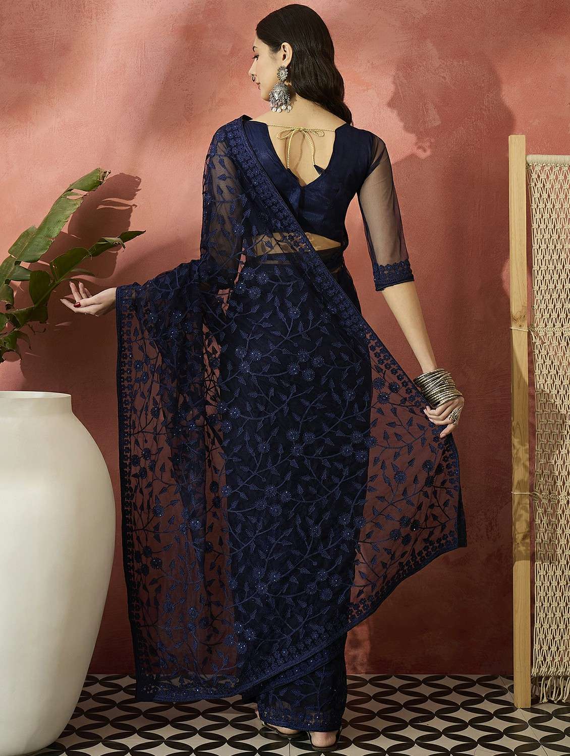 women solid with work embroidered saree with blouse - 22424694 -  Standard Image - 3