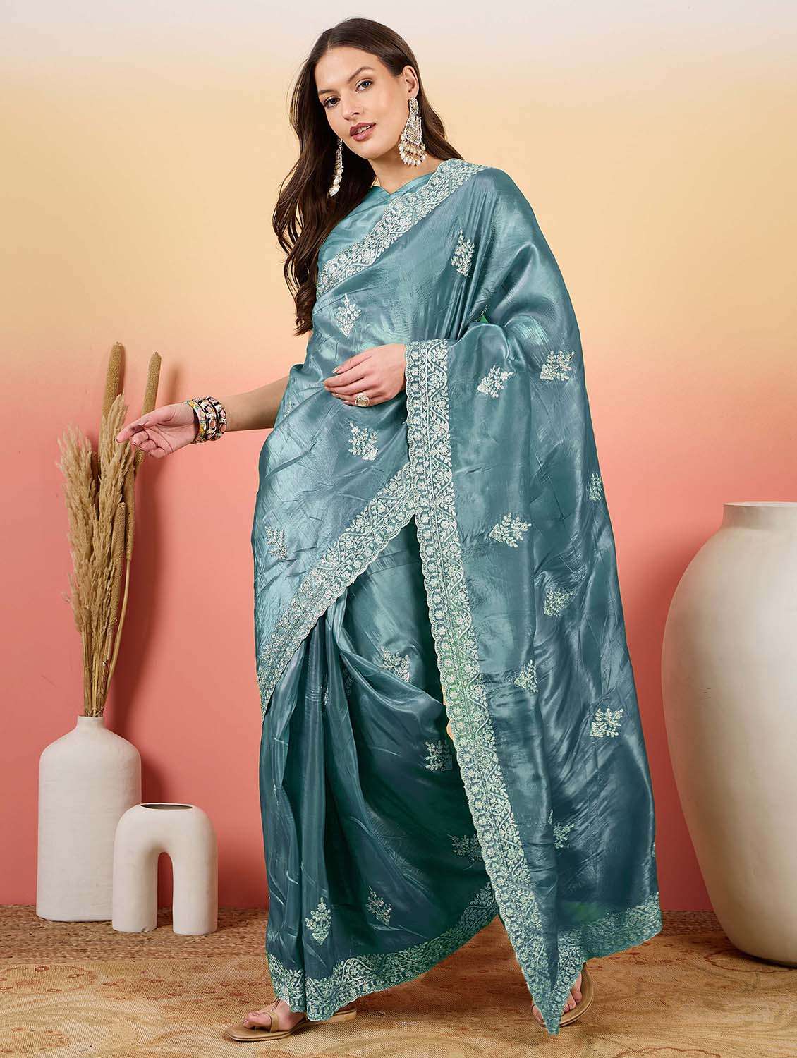 women solid with work embroidered saree with blouse - 22424697 -  Standard Image - 3