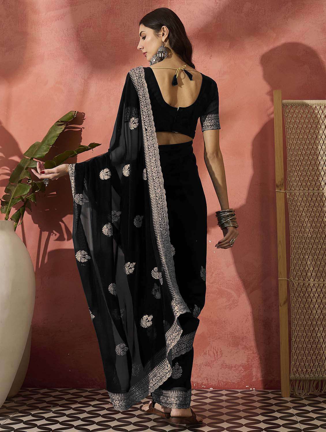 women solid with work embroidered saree with blouse - 22424703 -  Standard Image - 3