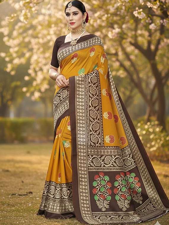women self design bordered saree with blouse