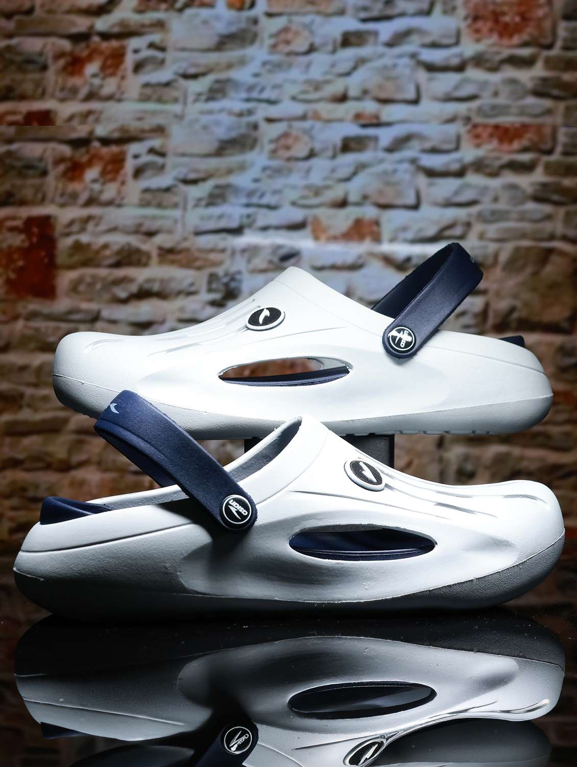 men solid slip on clog