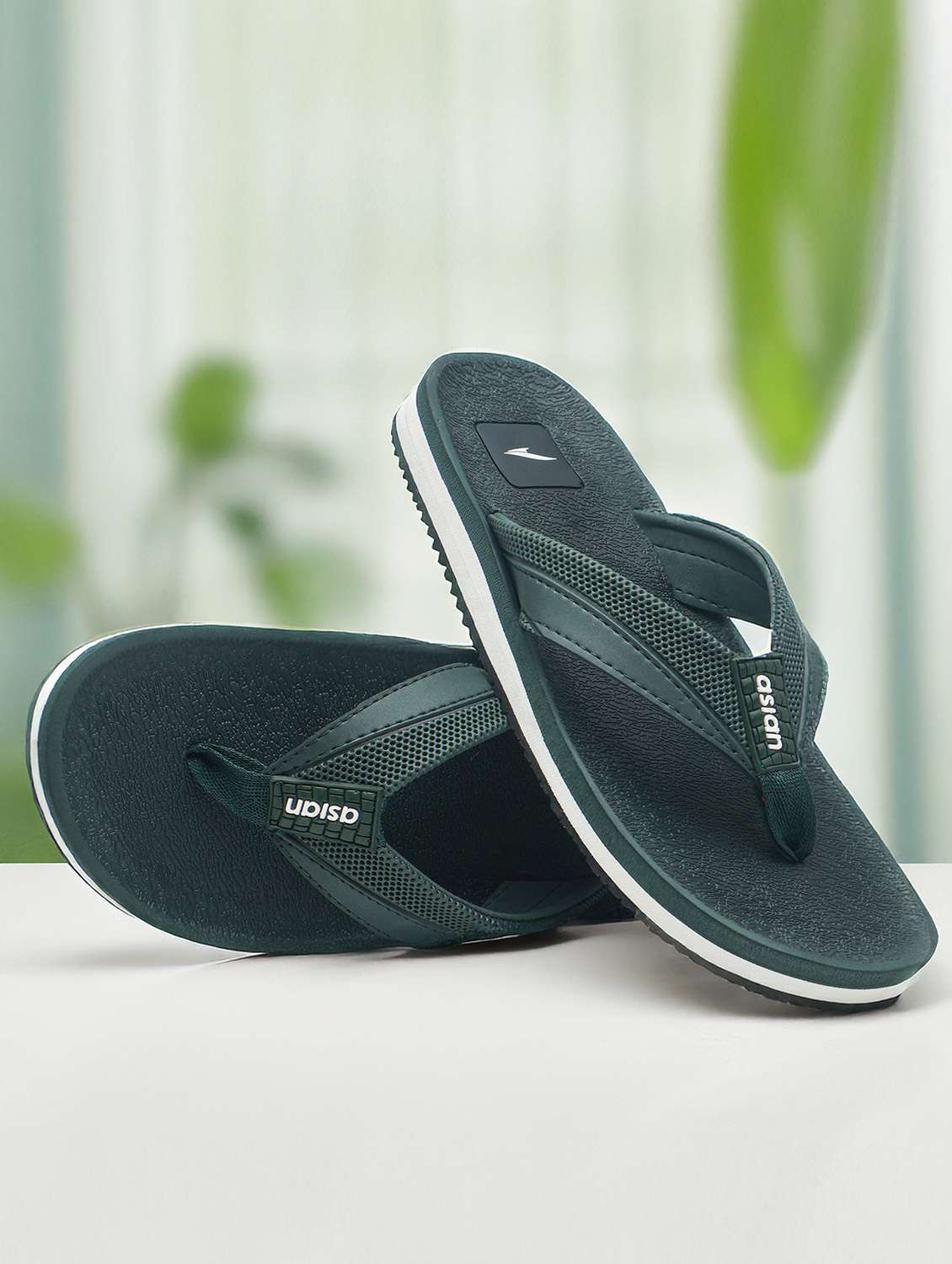 men solid toe seperator slipper