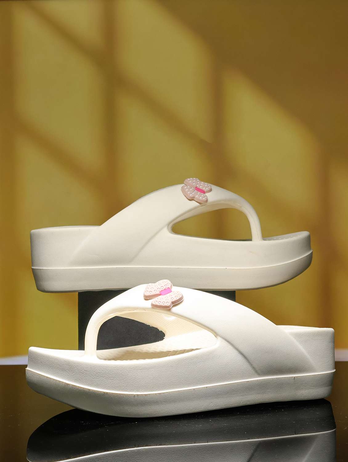 women solid open toe flip flop
