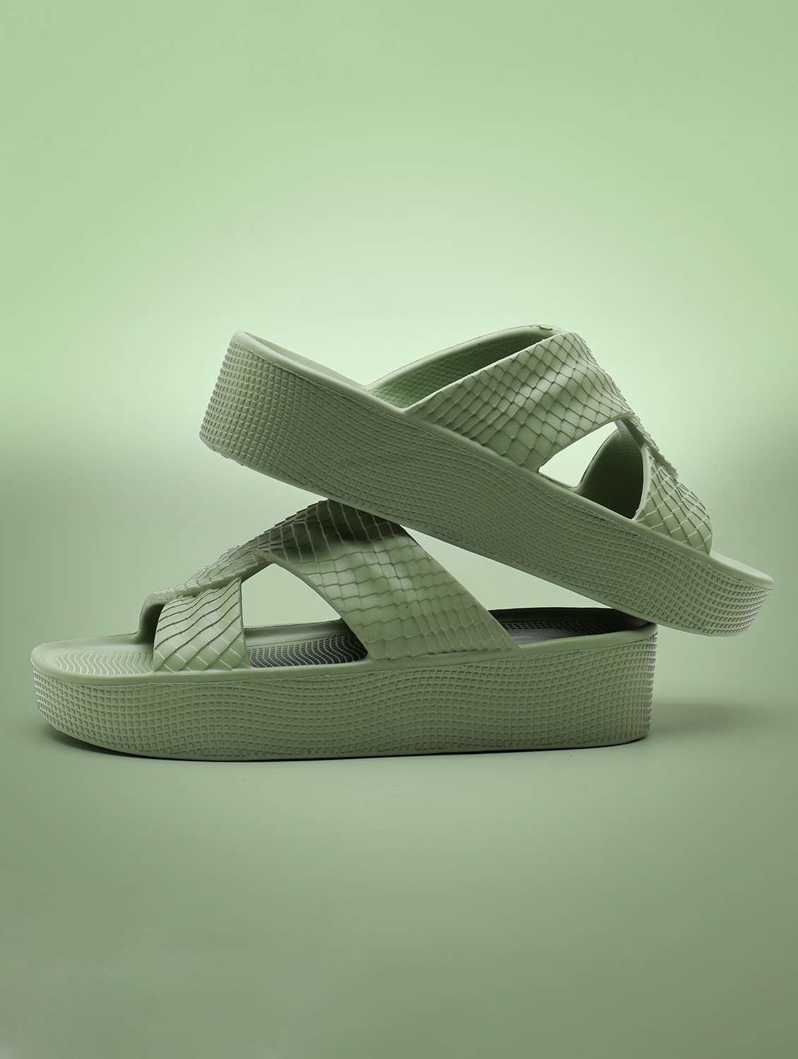 women textured slip on slider