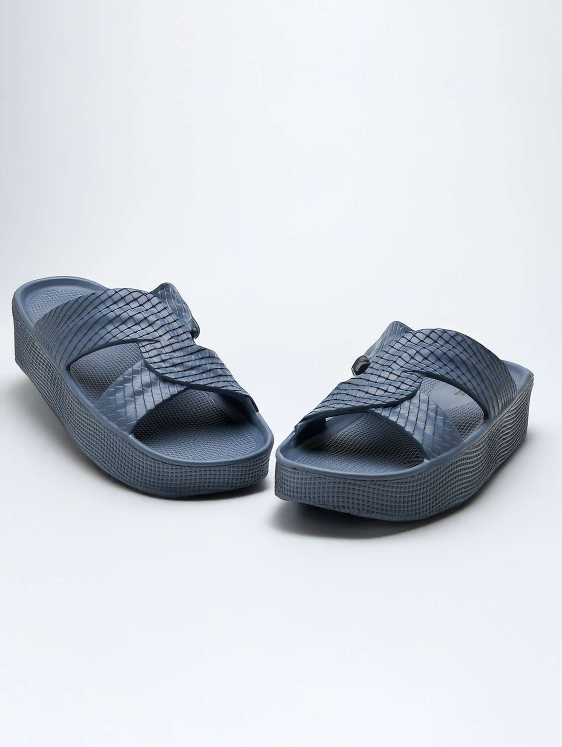 women textured slip on slider