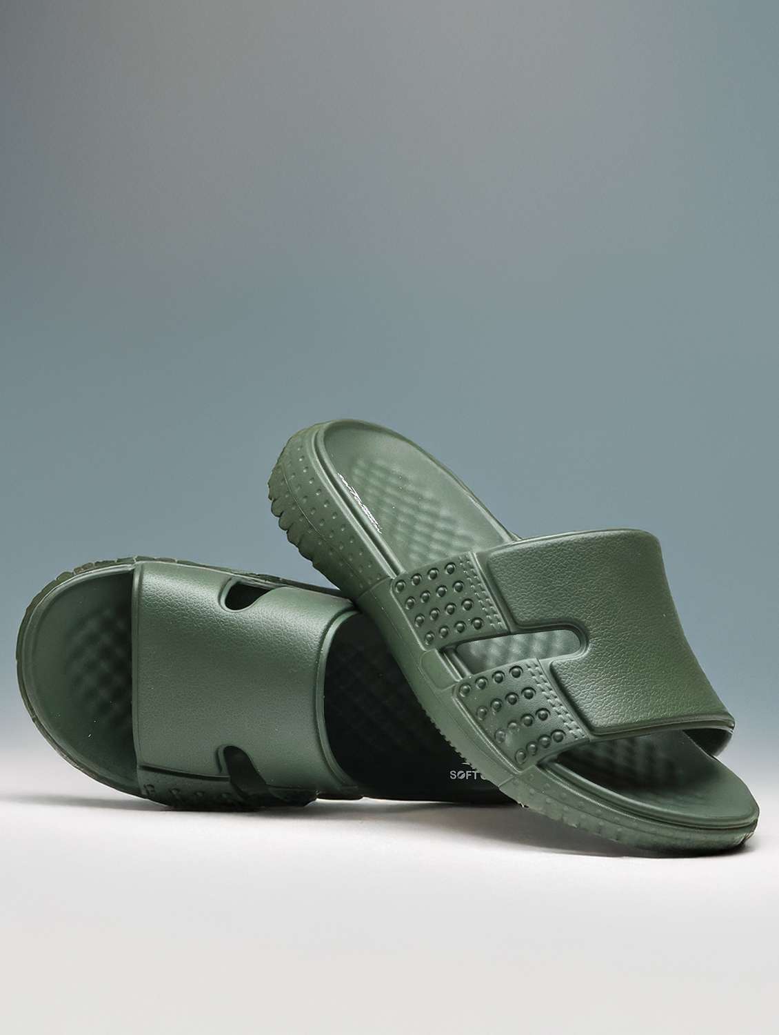 men textured slip on slider
