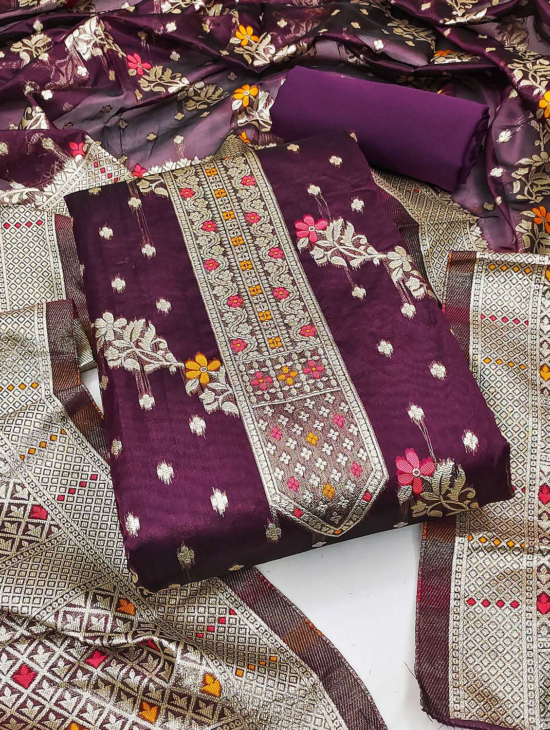 women self design unstitched suit set