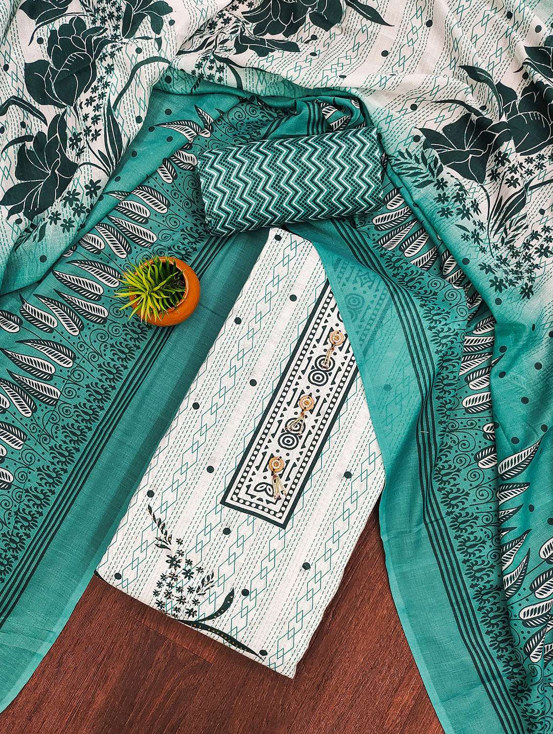 women printed unstitched suit set