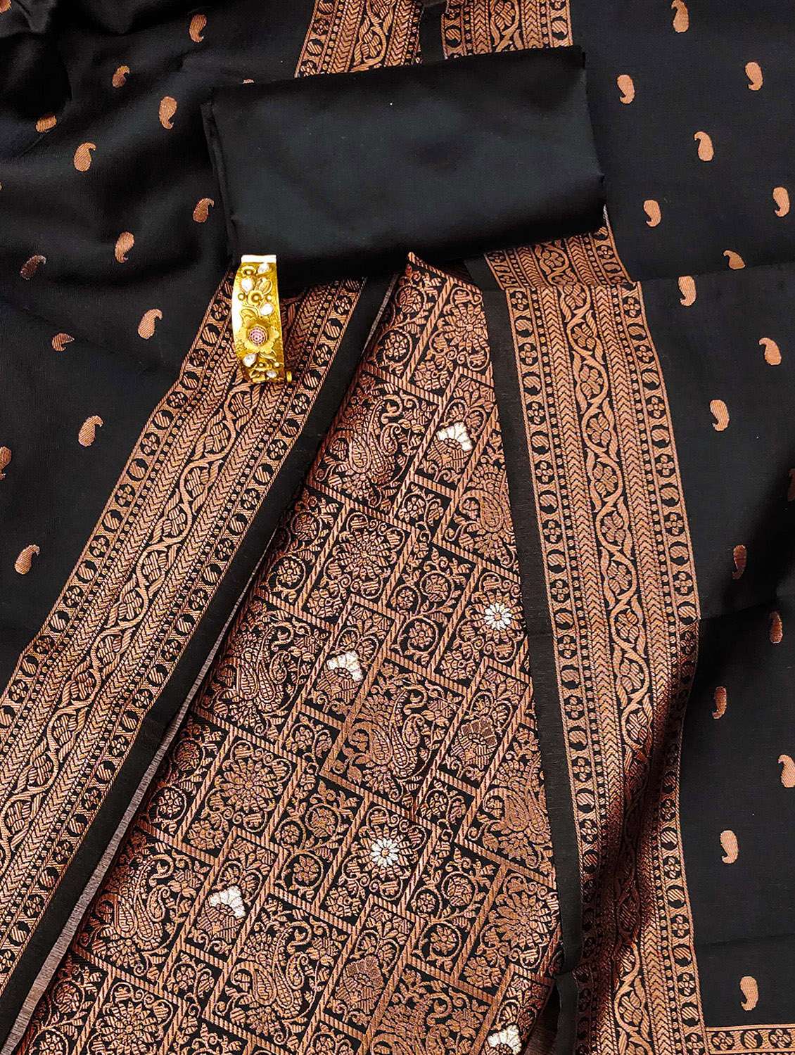 women self design unstitched suit set