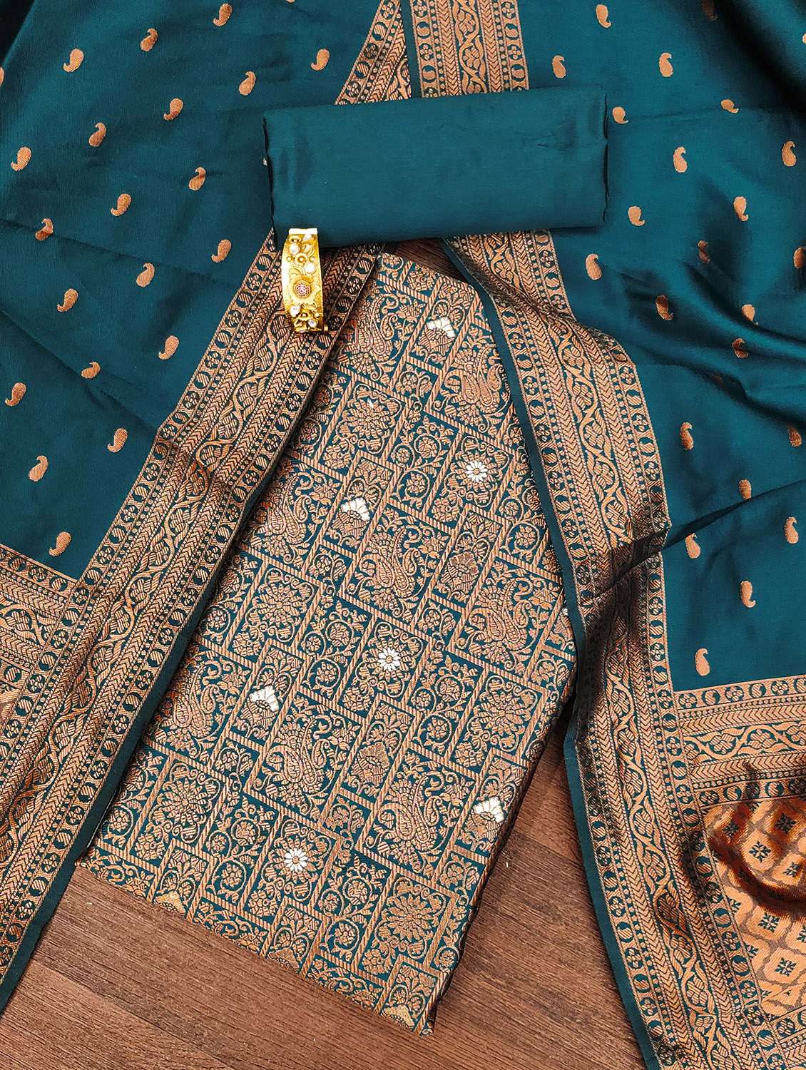women self design unstitched suit set