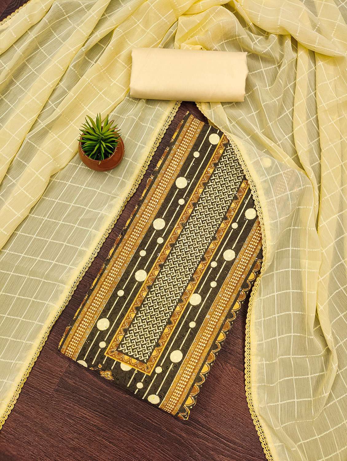 women printed unstitched suit set